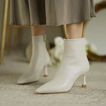 Дамски обувки 2023 г., Нови модни Дамски обувки с страничния цип на среден ток, Лаконичен модела обувки в стил ретро С остри пръсти, Къси ботуши на тънките токчета