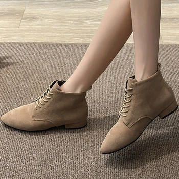 Дамски обувки; Лидер на продажбите 2023 г.; Зимни дамски ботуши до средата на прасците; обикновена обувки с остри пръсти от Флока на нисък ток с шнур; Zapatillas De Mujer