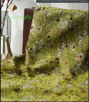Жаккардовая тъкан, която е боядисана в розов цвят, модерен плат травянисто-зелен цвят, със златна тел с висока плътност, плат с релефна ръчна изработка.